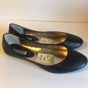 BRAND NEW FLATS STEVE MADDEN